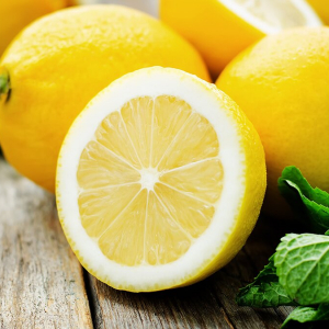 Обожгите лимон на газовой конфорке: лишь единицы знают, какую пользу это принесет