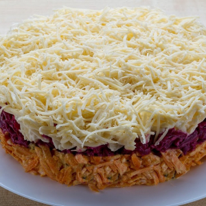 Пальчики оближешь: рецепт салата «Дюймовочка» к новогоднему столу